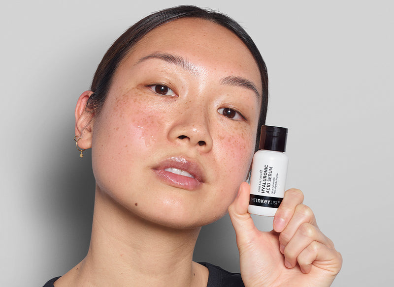 Model holding serum bottle