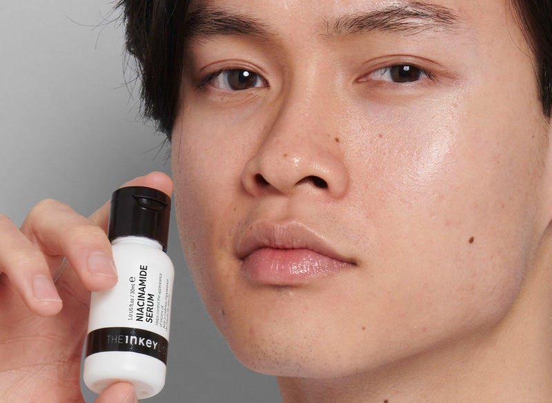 Model holding Niacinamide