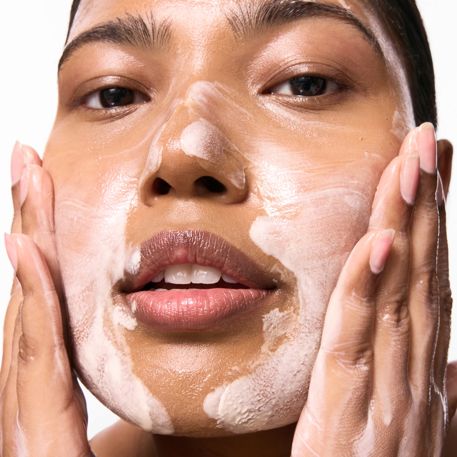 Model cleansing skin with oat cleansing balm 